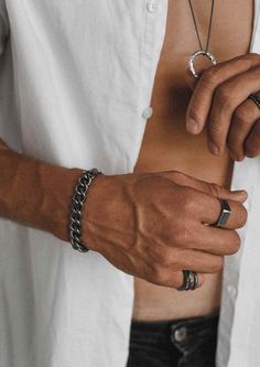 Edgy Silver Jewelry, Oxidized Bracelet, Male Rings, Silver Bracelet For Men, Oxidized Silver Bracelet, Bracelets Outfit, Mens Chain Bracelet, Rings Aesthetic, Curb Chain Bracelet