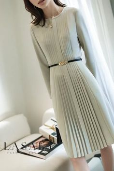 Lasaky - Sophisticated Long Sleeve Pleated Maxi Dress with Waist-Defining Design Comfortable Wedding Dress, Minimalist Moda, Maxi Dress Designs, Corporate Dress, Pleated Maxi Dress, Pleated Maxi, Office Dresses, Stylish Dress Designs, Classic Dress