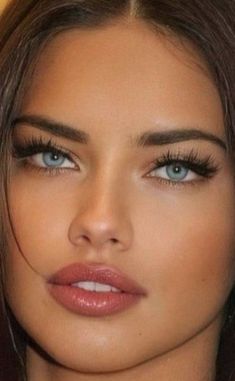 Adriana Lima Face, Most Beautiful Eyes, Model Aesthetic, Gorgeous Eyes, American Beauty