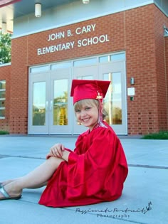 Kindergarten Cap And Gown, Kindergarten Graduation Pictures, Vpk Graduation, Kindergarden Graduation, Kindergarten Graduation Ideas, Preschool Graduation Party, Graduation Kindergarten, Prek Graduation, Elementary School Graduation