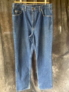 Levi's 50619-0217 jeans labeled as 38X34 but I measure  Waist 39 Inseam 34 Cuff opening 9 Front rise 13.5 Amazing condition. Will probably last longer than you. Measure Waist, Levi's Full-length Medium Wash Bottoms, Vintage Levis, Mens Jeans, Levi's, Bathing Beauties, Mens Outfits, Music Clothes, Clothes