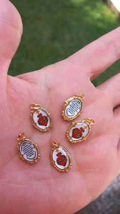 "You will receive a set of 3 or 6 beautiful oval shaped Sacred Heart Pendant Charms. Double Sided Sacred Heart on one side and on the other \"Detente el corazón de Jesus esta conmigo. Jesús manso e humilde de corazón haced mi corazón conforme al vuestro. 100 dias de indulgencia\" Great to add to a necklace chain, bracelet, earrings  Size: 16mm x 11mm Thick: 2mm Hole: 1.5mm approx Material: Gold Plate, Brass, Resin, Card Color: Gold and Card Color Ex Votos, Sagrado Corazon, Detente, Sacred Heart Sacred Heart Wedding, Scapular Necklace, One Side, Sacred Jewelry, Catholic Decor, Catholic Crafts, Gold Pearl Jewelry, Sacred Heart Of Jesus, Pearl Jewelry Wedding