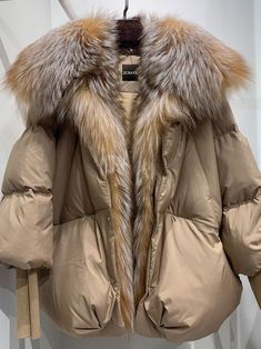 Short Fur Coat, Everyday Dresses Casual, Fur Jacket Women, Coat Puffer, Fur Decor, Girls Winter Jackets, Bubble Coat, Feather Jacket, Luxury Outerwear