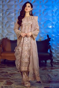 Hurry, offer ends soon! Pakistani Dresses Latest, New Pakistani Dresses, Organza Dresses, Dresses Pakistani, Outfits Indian, Pakistani Dresses Online, Hania Amir, Pakistani Party Wear, Embroidered Motifs