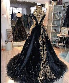 Gaun Abad Pertengahan, Chique Outfits, Fantasy Dresses, Fantasy Gowns, Ball Gowns Evening, Fairytale Dress, Ball Gowns Prom, Fantasy Dress, Blonde Pixie