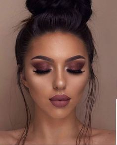 Maroon Makeup, Makeup Cantik, Make Up Designs, Makeup Looks For Green Eyes, Dark Lipstick, Beauty Make-up, Glam Makeup Look, Pinterest Makeup