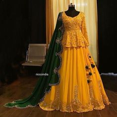 Haldi Dress, Baju Kahwin, Haldi Outfits, Wedding Lehenga Designs, Gaun Fashion, Green Lehenga