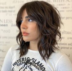 Los 10 cortes de pelo que serán tendencia en 2024 Shag Bob No Bangs, Medium Hair W Bangs, Female Shag Mullet, Shoulder Length Shag No Bangs, Shag Long Bob, Shaggy Long Hair Curtain Bangs, Medium Shag Straight Hair, Medium Shag No Bangs, Shag Without Bangs Hairstyles