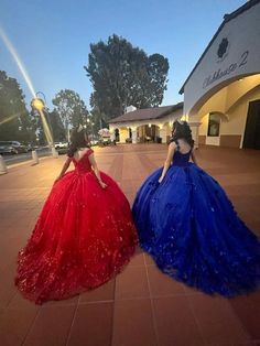 Classic Ball Gowns, Princess Quinceanera Dresses, Quinceanera Dresses Mexican, Green Quince, Red Quince, Women Celebrating, Blue Quince, Red Quinceanera Dresses, Latina Outfit