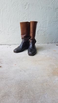 Vintage Leather Frye boots Sold to me as a Men's size 9 or a Women's size 10 boot It looks by the color change of the leather that the previous owner never wore his / her pants inside of the boots Found in Connecticut Height of boots is about 13.75 inches Length of boot from toe to heel is 10.5 inches Hadley Pottery, Kodak Black, Men Formal, Frye Boots, Robot Concept Art, Metal Hangers, Snoopy And Woodstock, Dream Shoes, Orlando Fl