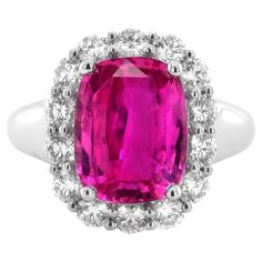 Looking for the perfect gift for your loved ones? Look no more! Our purplish pink sapphire 4.54 carats set in 18K white gold ring with 0.95 carats diamonds with GIA report is a real gem. Fall in love with the sparkle of this beautiful pink sapphire loose. This sapphire gemstone is the best of its kind, absolutely stunning as well as rare. This purplish pink sapphire gem is a treat for the eyes, but perhaps it's even more of a treat for your fingers? You'll love how this gemstone sparkles, and it Sapphire Side Stones, Pink Sapphire Ring, Diamond Ring Settings, Detailed Ring, Body Color, White Gold Ring, Fuchsia Pink, Clean Cut, Sapphire Gemstone