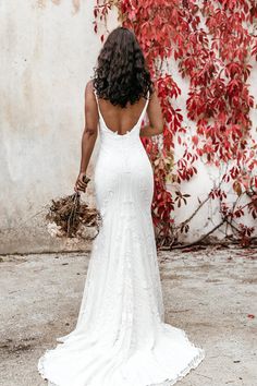 Bridal Dress Strapless, Boho Strapless Wedding Dress, Wedding Dresses For Fall Weddings, Simple Elegant Wedding Dress Classy Chic, Sheath Lace Wedding Dress, Wedding Dress Neckline, Textured Gown, Lovers Society, Beach Setting