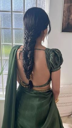 Indian Lehenga Hairstyles, Hairstyle On Traditional Saree, Tamil Braid Hairstyles, Tamil Blouse Designs, Braids For Saree Look, Desi Aesthetic Hairstyles, Tamil Dress Fashion, Saree Braid Hairstyles, Hairstyles For Sarees Indian