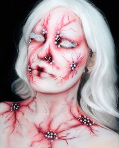 Sfx Halloween Makeup, Maquillage Yeux Cut Crease, Creepy Makeup, Halloween Beauty, Halloween Makeup Pretty, Makeup Face Charts, Theatrical Makeup