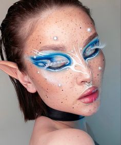 Eyeliner Art Creative, Eyeliner Grafico, Futuristic Makeup, Alien Makeup, Drag Make-up, Alien Aesthetic, Face Paint Makeup, Tiktok Aesthetic