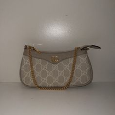 Never Used! In Perfect Condition. White Gucci Shoulder Bag For Evening, Elegant Cream Gucci Shoulder Bag, Gucci Cream Shoulder Bag For Evening, Gucci White Shoulder Bag For Everyday Use, White Gucci Shoulder Bag For Everyday Use, Designer White Gucci Shoulder Bag, Chic Gucci Shoulder Bag In Beige, Chic Beige Gucci Shoulder Bag, Gucci Handbag