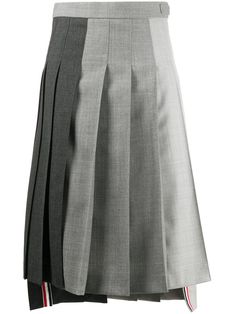 Grey wool Fun-Mix pleated wool skirt from THOM BROWNE featuring fully pleated, high waist, concealed side fastening, high-low hem and knee-length. Thom Browne Haute Couture 2024, Thom Browne Knitwear, Thom Brown Skirt, Thom Browne Sweater, Thom Browne Shirt, Tailored Fashion, High Low, City Dress, Wool Skirts