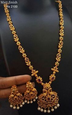 Long Chains With Pendants, Gold Long Chain With Pendant, Gold Jewelry Long Chain, Gold Necklace Long Indian, Long Jewellery Designs, Rani Haar Long Necklaces Gold Indian Jewelry Jewellery Designs, Gold Long Chains Indian Jewellery, Rani Haar Gold Jewellery Designs, Long Necklace Gold Indian Bridal