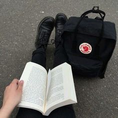 Mochila Fjallraven Kanken, Soft Grunge Outfits, Fjällräven Kånken, Mia 3, Grunge Look, Tumblr Boys, 90s Grunge, Fashion Group