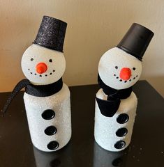 two salt and pepper shakers decorated to look like snowmen