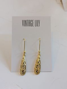 Add some vintage boho flair to your style with these 14K gold drop earrings. Perfect for any occasion, these earrings add a touch of whimsy and charm to any outfit. Elevate your look with these playful and unique earrings. Vintage Yellow Gold Dangle Earrings, Vintage Yellow Gold Teardrop Earrings, Vintage 14k Gold Dangle Earrings, Vintage Teardrop Pierced Earrings, Vintage 14k Gold Drop Earrings, Retro Pierced Drop Earrings, Vintage Pierced Earrings In 14k Gold, Vintage 14k Gold Earrings For Pierced Ears, Vintage Pierced 14k Gold Earrings