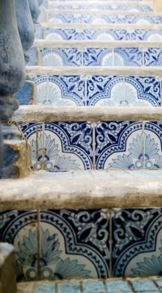 some blue and white tiles on the steps