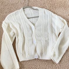 White Cardigan Sweater - Crop Top Size M/L Never Worn Orig Price 60$ White Cable Knit Button-up Outerwear, White Soft Knit Casual Cardigan, Casual White Soft Knit Cardigan, White Cardigan With Button Closure For Fall, White Fall Cardigan With Button Closure, Casual Button-up Sweater For Day Out, Classic Winter Cardigan, Cozy White Button-up Cardigan, White Button-up Sweater For Fall