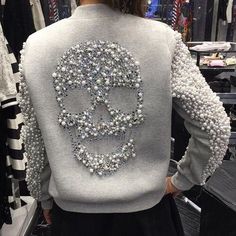 Embroidery Skull, Skull Embroidery, Diy Jeans, Skull Clothing, Couture Mode, Jeans Diy, Fashion Weeks, Philipp Plein, Art Clothes