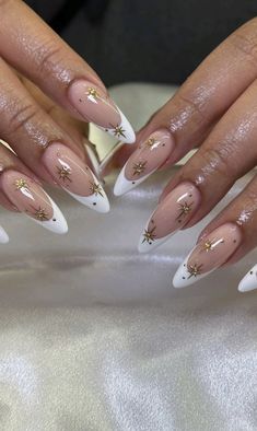 Classy White And Gold Nails, Nail Inspo 2024 French Tips, Almond White Nails With Designs, White Gold French Nails, Nail With Gold Design, Gold And White Almond Nails, French Tips With Gold Design, French Tip Acrylic Nails Almond Shape, White French Tip With Gold Line