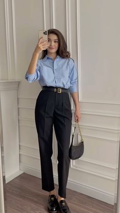 Offical Style Woman, Officewear Outfit Women, Formal Looks For Women Classy, Accountant Outfit, Accountant Outfit Women, Workwear Dresses, Old Money Fashion, Money Fashion, Look Retro