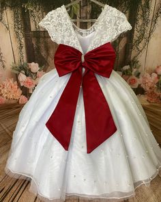 Pizza Wedding, Wedding Strawberries, Black Red Wedding, Red Flower Girl Dresses, Red Wedding Theme, Elegant Birthday Party, Wedding Party Outfits, Beige Wedding