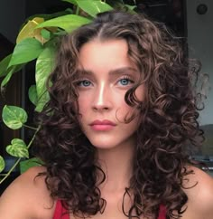 When your hair has natural volume like hers, you can’t go wrong with a single-toned ‘do. Don't be afraid to let your locks speak for themselves this season. #hairstyle #haircolor #volume Hairstyles White Girl, Winter Hair Color Trends, Winter Hair Trends, Curly Hair Trends, Curly Hair Inspo, Curly Hair Hairstyles, Blonde Curly Hair