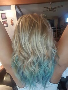 Ombré Short Hair, Blue Tips Hair, Blonde And Blue Hair, Blonde Ombre Hair, Pastel Blue Hair, Video Makeup, Ombre Blond, Blue Ombre Hair, Dip Dye Hair