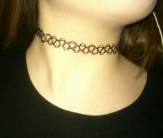 Tatoo chocker Grunge Chokers, School Vibes, Indie Sleaze, Different Aesthetics, Soft Grunge, Pastel Goth, Punk Rock, Aesthetic Girl