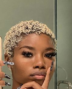 Blond Natural Hair Black Women, Blonde Short Afro, Ash Blonde Twa Natural Hair, Bleached Twa Black Women, Blond Twa On Black Women, Blonde Twa Natural Hair Dark Skin, Blonde Twa, Black To Blonde Hair