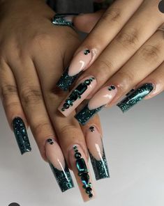 Esmeralda Nails Design, Emerald Green Medium Nails, Xv Nails Emerald Green, Pine Green Nails Acrylic, Green Esmeralda Nails, Esmeralda Green Nails, Black And Green Prom Nails, Emerald Green Coffin Nails, Emareld Green Nails