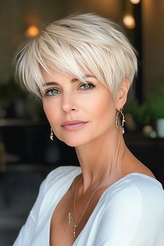 24 Stunning Short Hairstyles for Women Over 50 with Fine Hair in 2024 Messy Bob Hairstyles For Fine Hair, Thick Hair Pixie Cut, Short Wedge Haircut, Very Short Bob Hairstyles, Easy Hairstyles For Short Hair, Short Hairstyles Over 50, Chic Short Haircuts, Longer Pixie Haircut, Choppy Haircuts