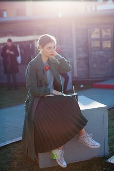 On the Street…La Fortezza, Florence Pleated Skirt Street Style, Skirt Street Style, The Sartorialist, Style Sneakers, Style Crush, 가을 패션, 2016 Fashion, Feminine Style, Spring Summer Fashion