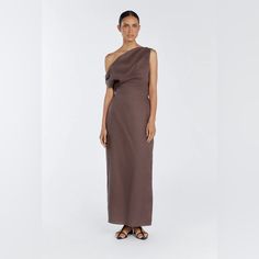 Dissh Cass Chocolate Linen Midi Dress -Lightweight, Non-Stretch Linen Fabrication -One Shoulder, Asymmetrical Neckline -Fitted At Waistline -Elasticated At Back -Invisible Side Zip -Back Leg Split Leg Split, White Cotton Dress, Ankle Length Dress, Linen Midi Dress, Asymmetrical Neckline, Backless Maxi Dresses, Cotton Maxi, Maxi Dress Cotton, Dress 16