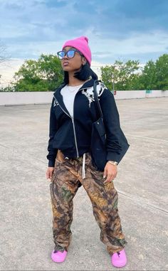 black women fashion, cute fits, black girl luxury, aesthetic, trendy, lifestyle, it girl Outfits With Beanies Black Women, Basketball Game Outfit Women, Woman Streetwear, Outfits Black Women, Trendy Lifestyle, Fly Fits, Homecoming Outfits, Cute Lazy Outfits, Streetwear Aesthetic