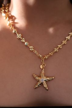 Flicker goodbye to dullness and stand out in our 18K Real Gold Plated Diamond Starfish Necklace. With the proper lighting, the zirconia diamond adds a pop of shine to your ensemble. This unique necklace makes your outfit stand out and is also a great gift for her or him. Cute Gold Necklace, Waist Necklace, Crazy Jewelry, Gold Necklace Chain, Dope Jewelry Accessories, Real Gold Chains, Pretty Jewelry Necklaces, Preppy Jewelry, Sea Jewelry