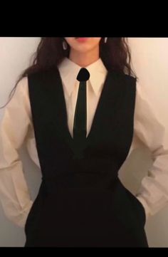 Female Dress Suit, Suit Looks Women, Tux Outfit Women, Suits And Corsets, Tuxedo Women Aesthetic, Tux For Masc Women, Women’s Tuxedo Suits, Black Suit Woman Aesthetic, Female Suit Outfit Formal