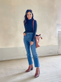 Madewell Stovepipe Jeans Outfit, Stone Wash Jeans Outfit, Madewell Jeans Outfit, Kick Flare Jeans Outfit, Bootleg Jeans Outfit, Brown Booties Outfit, Flare Jeans And Boots, Girls Jeans Outfit, Jeans Boots Outfit