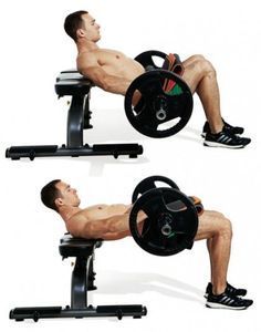 a man is doing an incline on a bench with the same weight as his legs