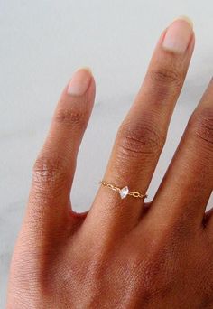 Hand Jewelry Rings, Dainty Gold Ring, Gold Ring Diamond, Jewellery Trends, Clothes Plus Size, Herkimer Diamond Ring, Raw Crystal Ring