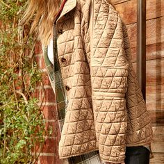 Comfy and stylish looking soft quilted jacket. Slouchy and oversized fit that's perfect for layering.Product MeasurementSLEEVE LENGTH: S: 14 1/2 inM: 15 inL: 15.5 inSHOULDER: S: 21 inM: 22 inL: 23 in Fabric Contents: 95% Polyester, 5% Spandex