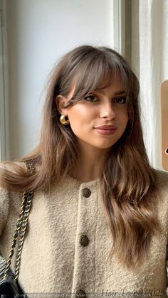 Short Hairstyle Women Ideas - Feathered Layered Hairstyles - 2025 Hair Trends For Women