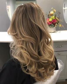 Old Money Hairstyles, Blowout Curls, Hair Blowout, Vacation Hairstyles, Ball Hairstyles, Blowout Hair, Peinados Fáciles Para Cabello Corto