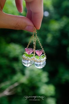 ---- Welcome to CiaoQiao Shop ----- The earrings depicted in the image are delicate, nature-inspired pieces featuring a floral motif. Each earring consists of three main components that mimic the layers of a flower: a clear glass at the bottom resembling the vase, a green part that represents the leaves, and glass flowers at the top. 👀Please be sure to read sizes and look "try on" picture closely👀 - Width: 3/4" | 2cm - Length: 2 1/4" | 5.7cm Please don't leave negative review if the sizes don't meet your expectations, I accept return. !PLEASE READ! Vases and flowers are made of hand-blown glass. So no two glass charms will look exactly alike, it's normal that you will probably see air bubbles inside the glass and the "water". Air bubbles can get trapped inside of the heated glass and res Glasses Charms, Vases And Flowers, Vase Earrings, Flower In Vase, Cute Plants, Artsy Earrings, Garden Lover Gifts, Plant Jewelry, Glass Charms