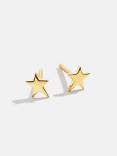 Show off your star power with the Dara 18K Gold Earrings. Made with 18K gold plated sterling silver, these tiny star-shaped studs work nicely with cartilage piercings and second holes. Wear as a topper for your ear stack to really let this pair shine.